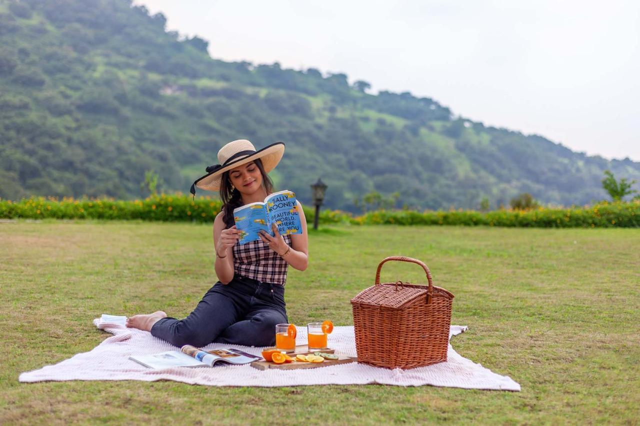 Stayvista'S Shivom Villa 12 - A Serene Escape With Views Of The Valley And Lake Lonavala Εξωτερικό φωτογραφία
